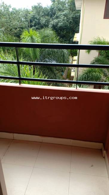 3BHK SEMI FURNISHED FLAT FOR SALE {826}